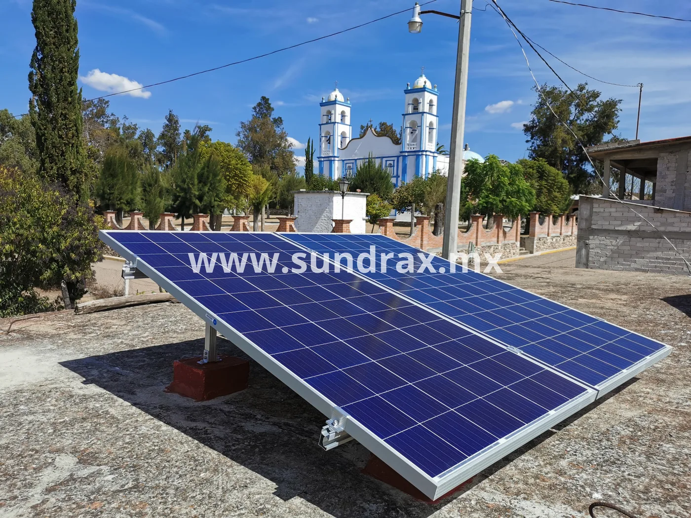 Instalación de energía solar en vivienda oaxaqueña
