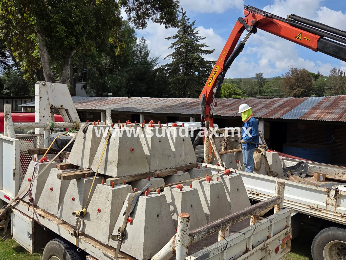 Paneles solares en techo plano instalados en Oaxaca