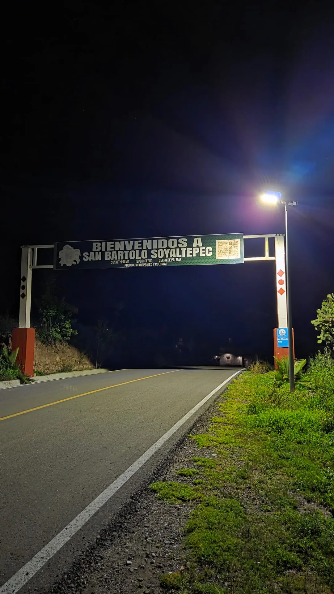 Luminaria solar LED instalada en comunidad de Oaxaca
